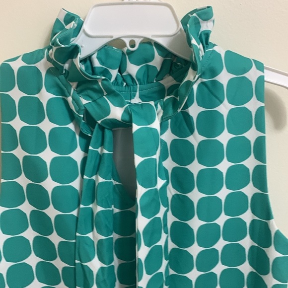 Green sleeves geometric print dress. - Picture 1 of 5